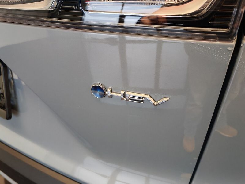 Toyota Corolla Cross 2,0 Hybrid Executive - fotka 9 z 45