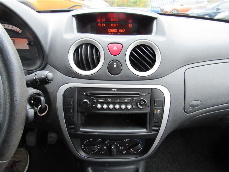 Citroën C2 1,1 i 44kW - fotka 14 z 25
