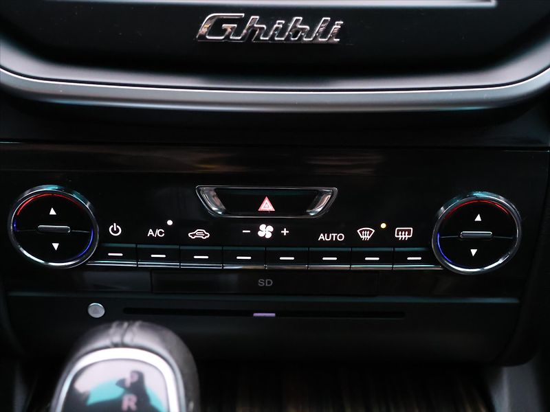 Maserati Ghibli 3,0 i 302kw 4X4 Q4 - fotka 28 z 40