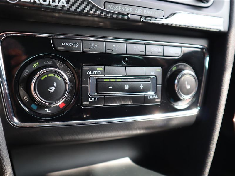Škoda Superb 2,0 TDi 4x4 Elegance Navi CZ - fotka 18 z 34