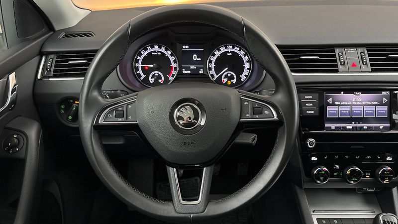 Škoda Octavia 1.6 TDI Ambition Combi - fotka 9 z 24