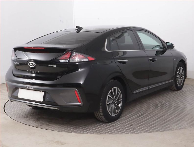 Hyundai Ioniq (2021) Electric 38 kWh, SoH 100% - fotka 5 z 20