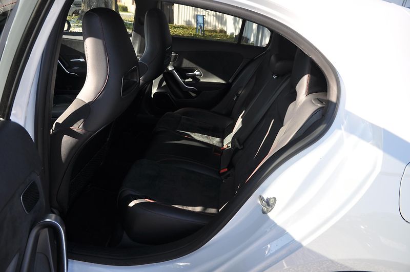 Mercedes-Benz Třídy A A35 AMG 225kW 4MATIC  - fotka 8 z 25