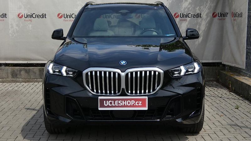 BMW X5 50e xDrive PHEV - fotka 2 z 27