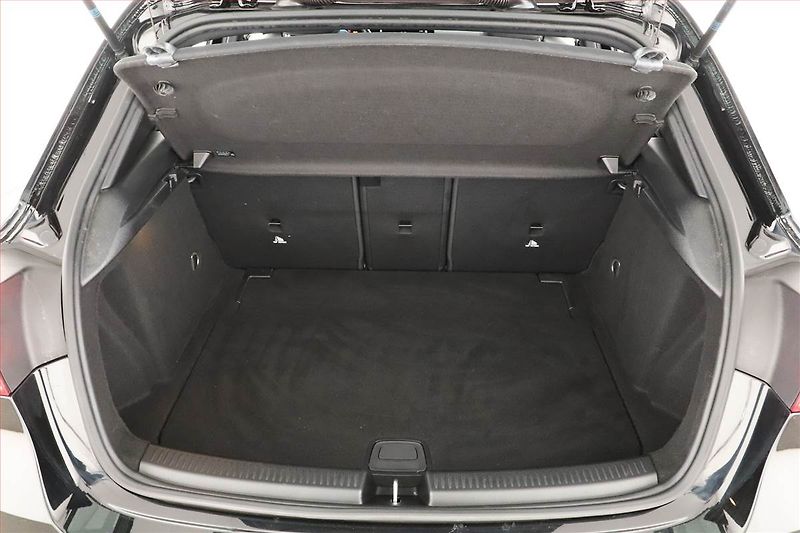Mercedes-Benz Třídy A (2020) A 180 d - fotka 11 z 21