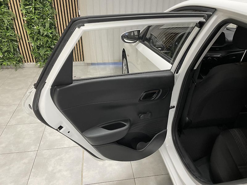 Hyundai i20 1.2 i ČR  1.MAJ.SERVISKA - fotka 16 z 23