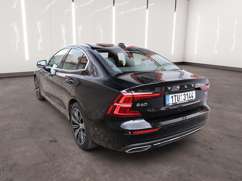 Volvo S60 (2019) T4 FWD Inscription - fotka 2 z 22
