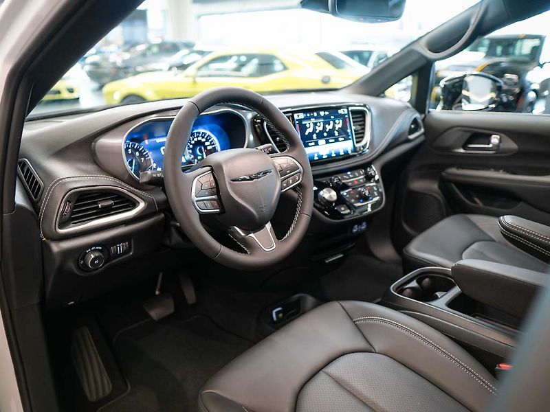 Chrysler Pacifica (2026) 3.6 Select AWD, 360 Cam 2x LCD - fotka 13 z 33