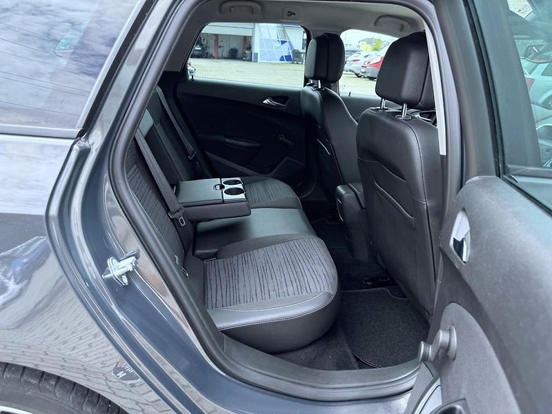 Opel Astra 1.4T 103 kW SPORTS TOURER - fotka 11 z 18