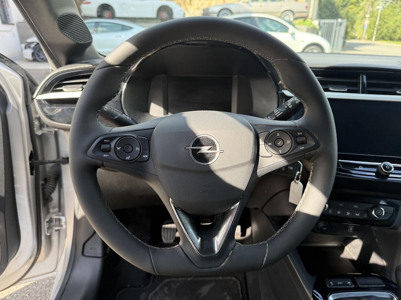 Opel Corsa 1.0l 74 kW - fotka 11 z 16
