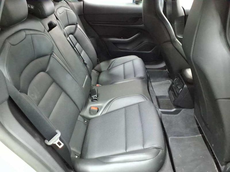 Porsche Taycan Cross Turisno 4 93kWH - fotka 12 z 14