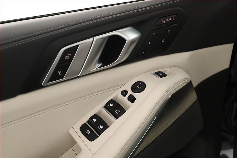 BMW X7 (2025) xDrive40d - fotka 9 z 20