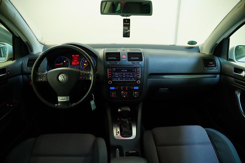 Volkswagen Golf - fotka 5 z 27