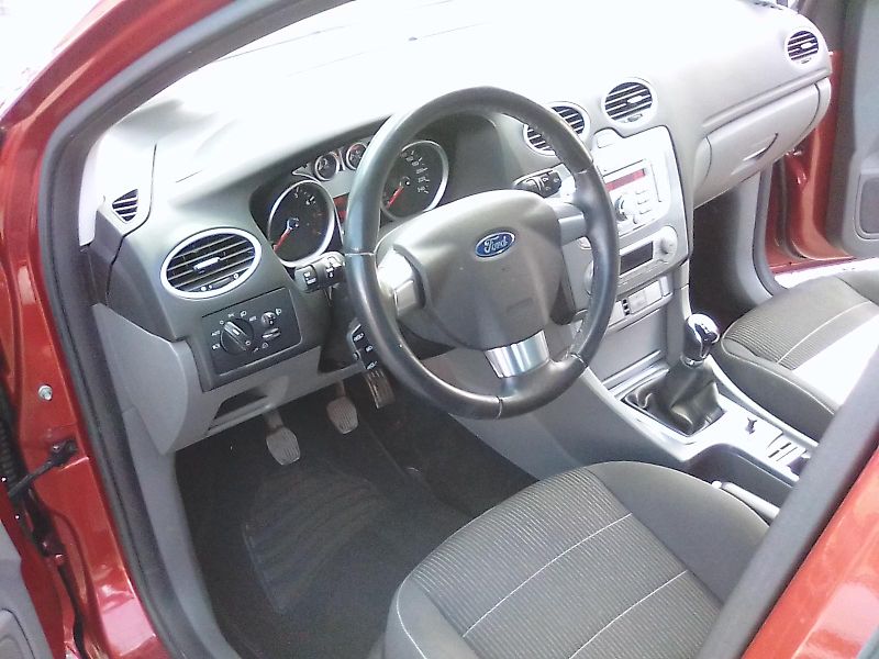 Ford Focus (2009) 1.8i 16V Titanium, 1.majitel - fotka 14 z 28