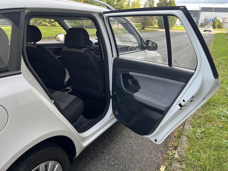 Škoda Fabia 1,2 HTP Combi Classic - fotka 17 z 26