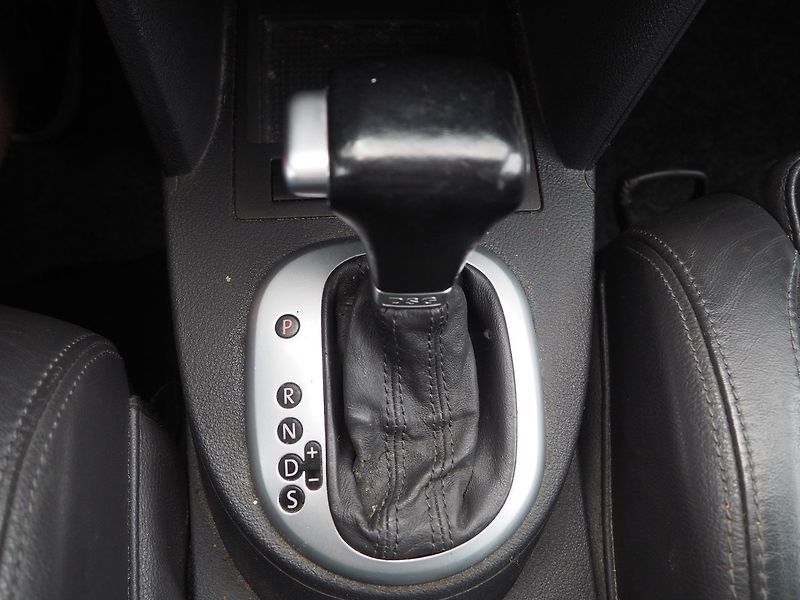 Volkswagen Touran (2003) 1.9 TDI 77 kW, DSG, Webasto - fotka 31 z 33