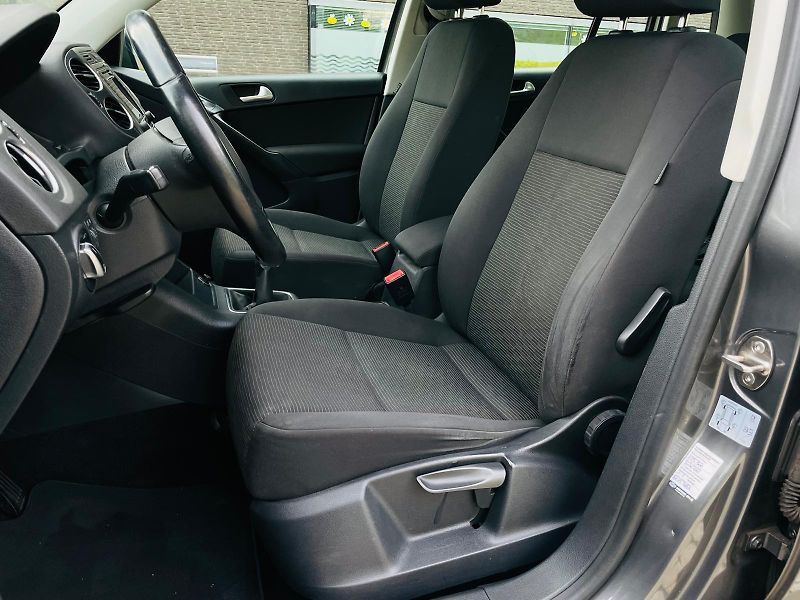 Volkswagen Tiguan 1.4TSI MANUÁL SENZORY TAŽNÉ - fotka 32 z 47