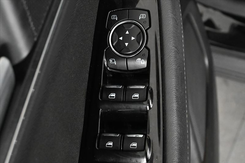 Ford S-MAX 2,0 EcoBlue 110 kW AT8 Titaniu - fotka 25 z 32