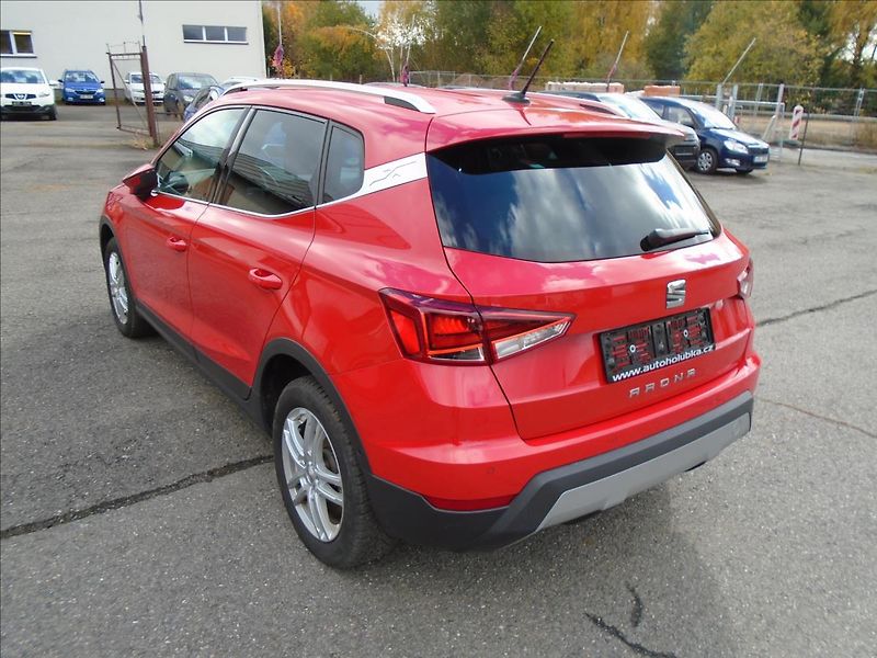 Seat Arona 1,0   1.0.TSI - fotka 2 z 29