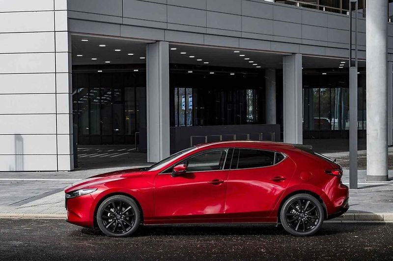 Mazdu 3 s novým motorem jsem zkoušel v Českém Středohoří