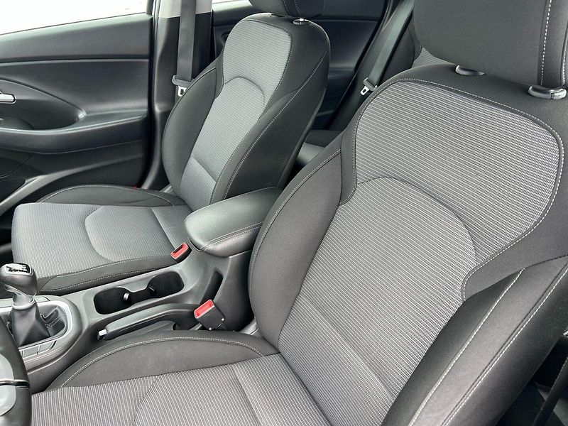 Hyundai i30 (2020) Com.1.0T-GDi Comfort ČR+1.maj. - fotka 16 z 36