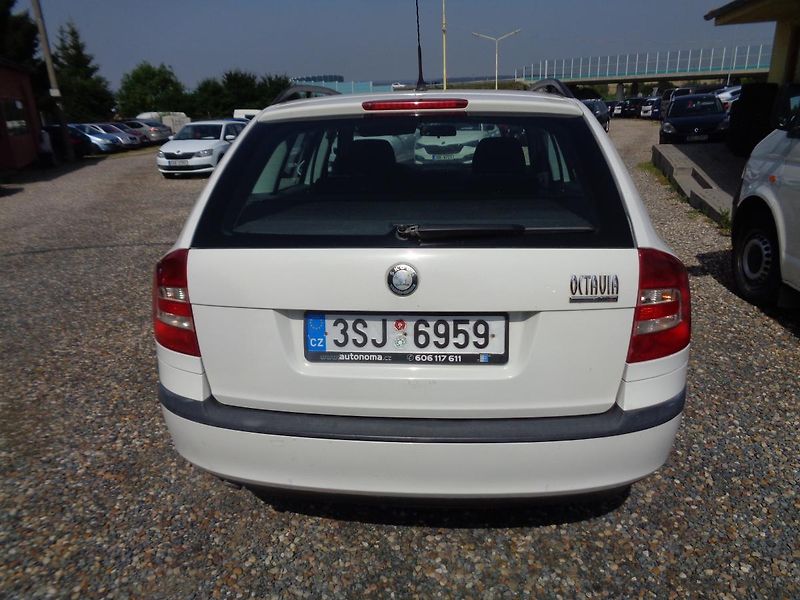 Škoda Octavia 1,6 MPI - fotka 6 z 15