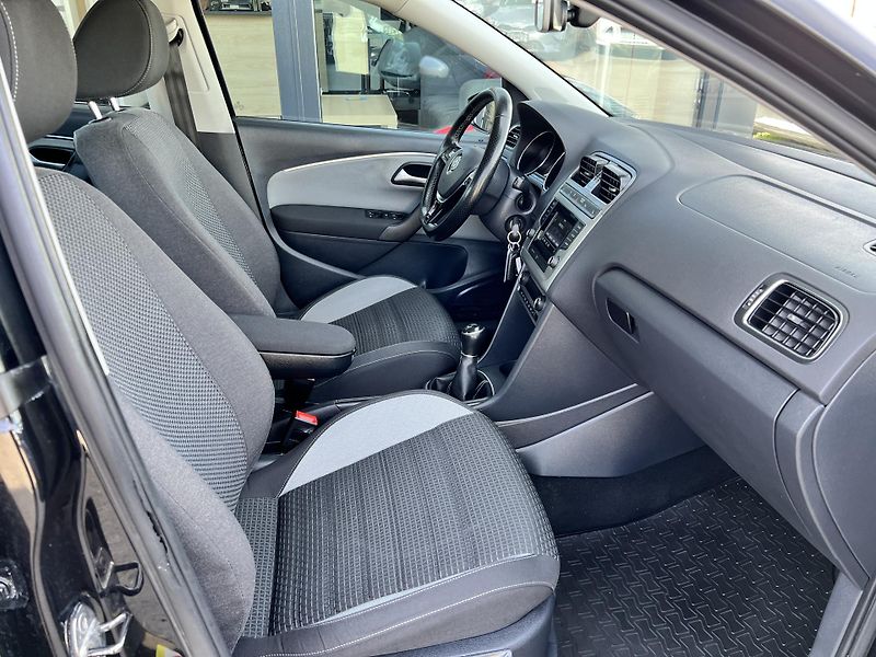 Volkswagen Polo Cross 1.0MPi 55kw TEMPOMAT ALU - fotka 33 z 48