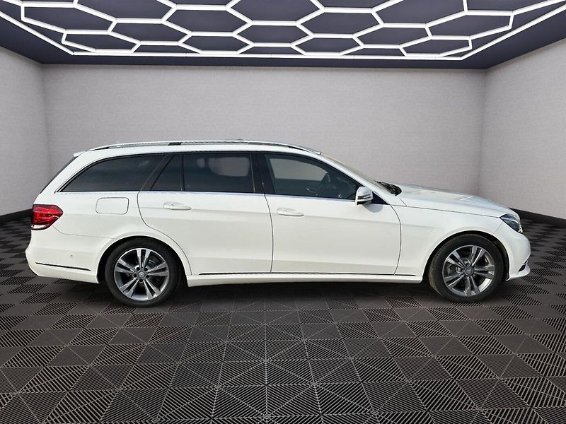Mercedes-Benz Třídy E (2016) 220Cdi Avantgarde 9G-Tronic - fotka 8 z 25