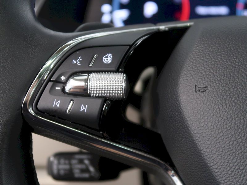 Škoda Superb (2022) LAURIN&KLEMENT 2.0TSI 140KW DS - fotka 23 z 49