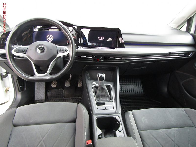Volkswagen Golf (2020) 1.5 TSi, Style, LED, navi - fotka 8 z 22