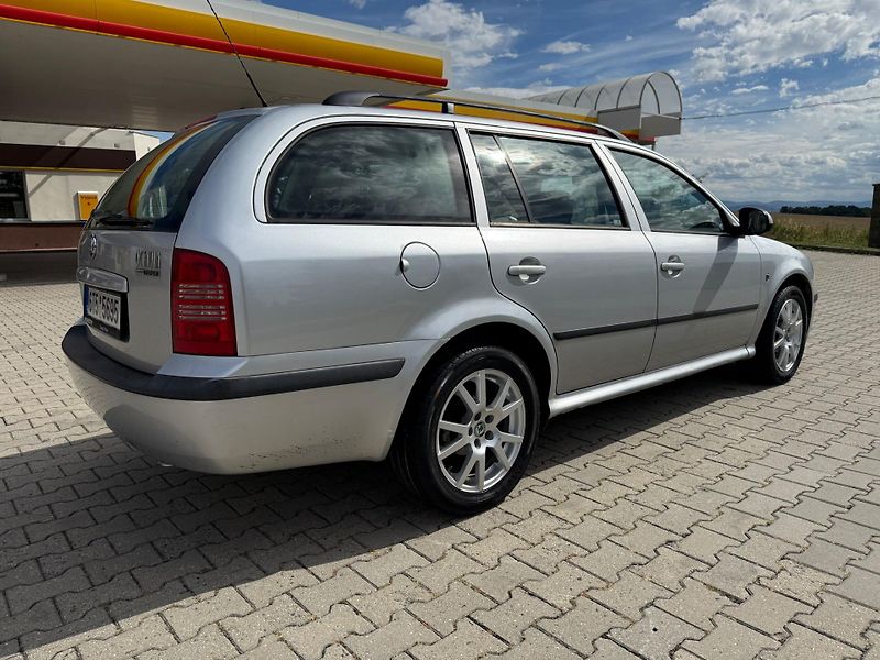 Škoda Octavia (2010) 1,9 TDI TOUR xenon - fotka 4 z 14
