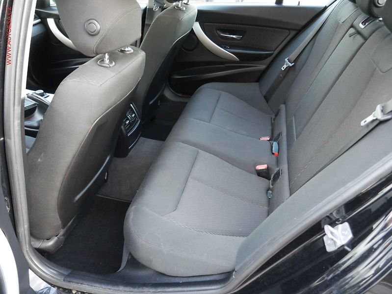 BMW Řada 3 (2018) 1.5i, 2.maj,ČR, servis.kniha - fotka 10 z 18