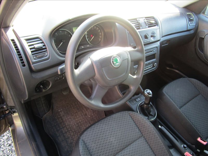 Škoda Roomster 1.4i 16V Ambition, Klima, 2. m - fotka 10 z 36
