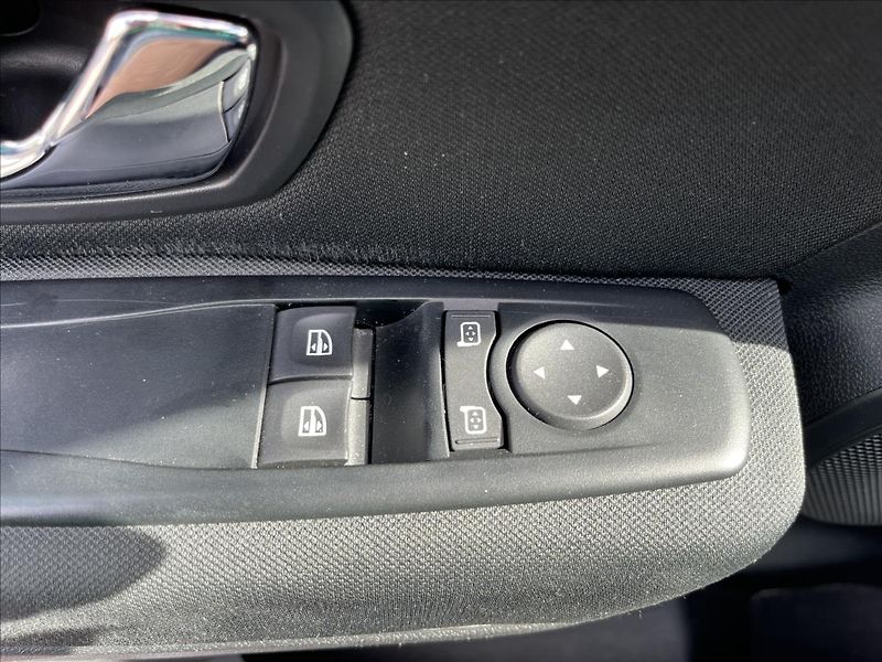 Renault Mégane 1,6 i KLIMA SERVIS STK 2/2027 - fotka 23 z 35