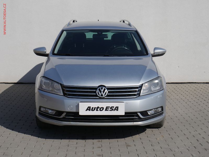 Volkswagen Passat (2012) 2.0TDi, ČR, Highline, DSG - fotka 2 z 17