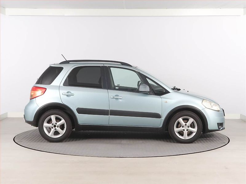 Suzuki SX4 (2009) 1.6 VVT, ČR,1.maj, rezervace - fotka 6 z 13
