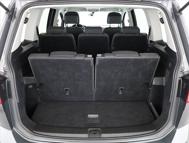 Volkswagen Touran (2018) 2.0 TDI, Automat, 7 míst - fotka 18 z 19