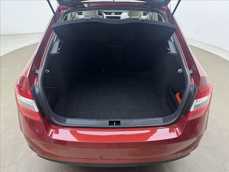 Škoda Octavia 1,4 DSG LED CANTON KŮŽE NAVI - fotka 44 z 44