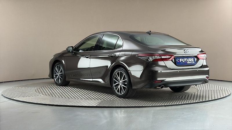 Toyota Camry 2.5 Hybrid AUT Executive - fotka 2 z 29
