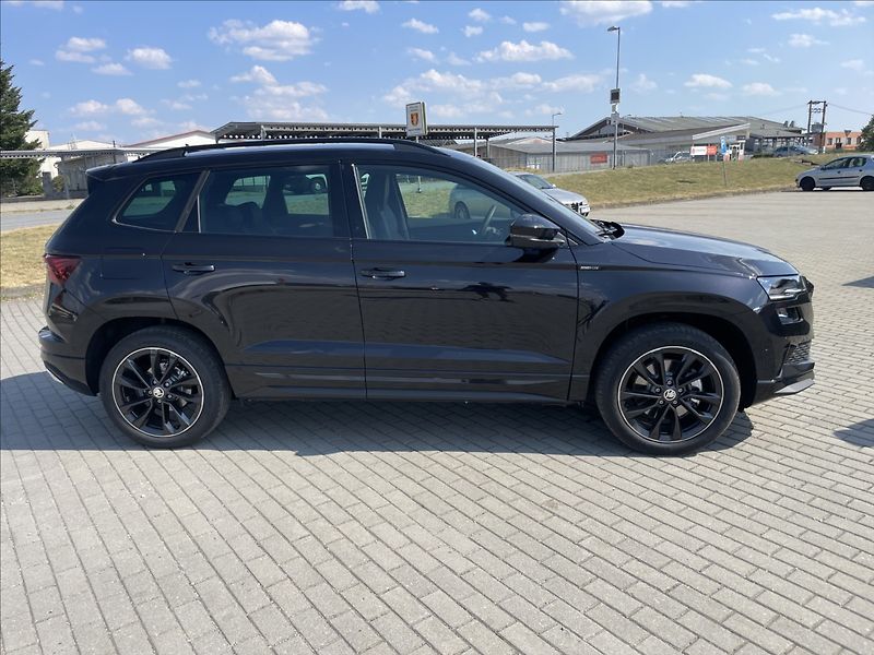 Škoda Karoq 1,5 TSi 110kw SPORTLINE 1maj C - fotka 35 z 36