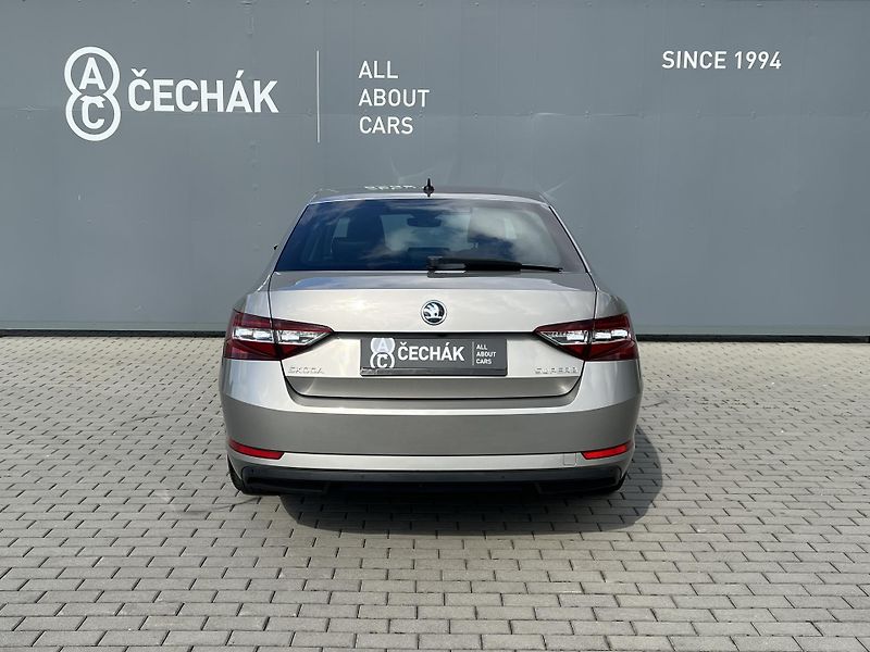 Škoda Superb (2017) 2,0TDi140kW Laurin&Klement DSG - fotka 6 z 42