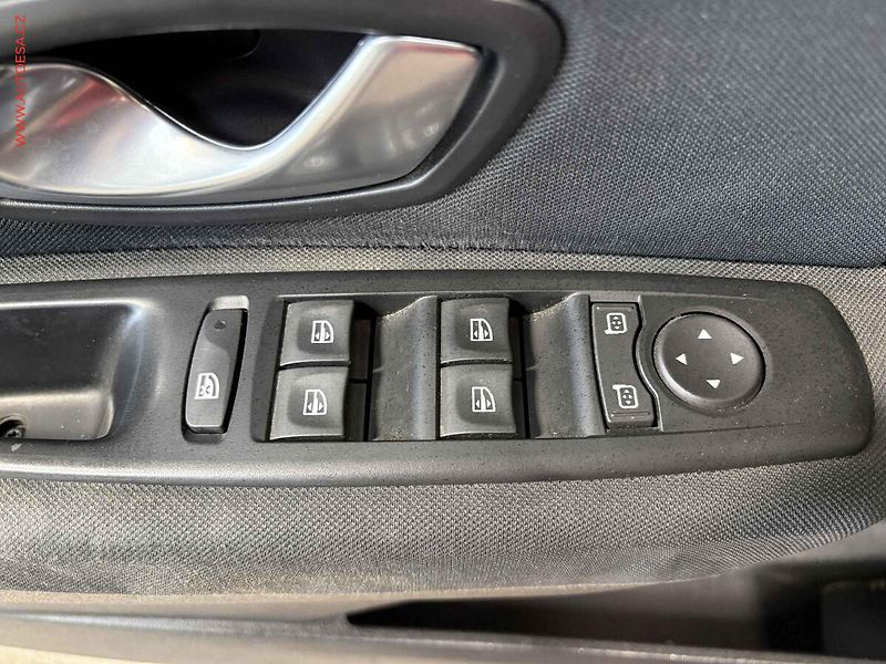 Renault Mégane (2009) 1.6i, 2.maj,ČR, AC - fotka 12 z 13