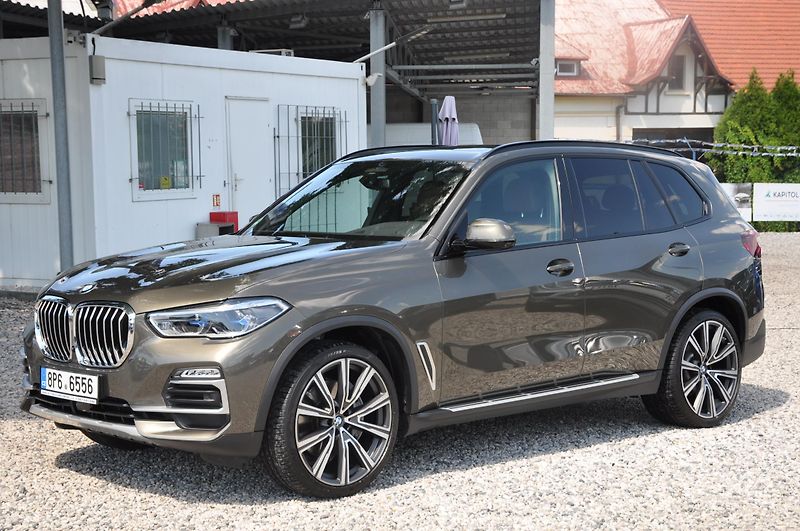 BMW X5 xDrive 40d 250kW - fotka 1 z 36