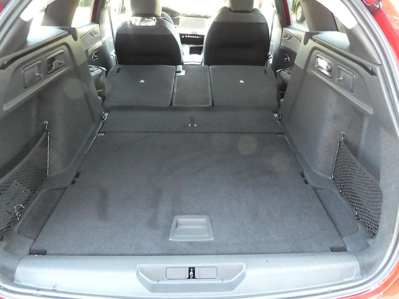 Peugeot 308 (2023) SW ALLURE 130k PT EAT8 - fotka 9 z 27