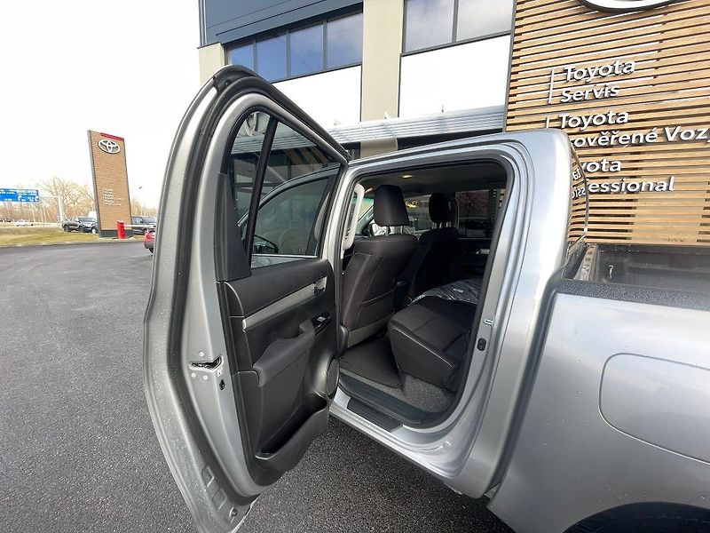 Toyota Hilux 2.8 D-4D Automat Active - fotka 27 z 27