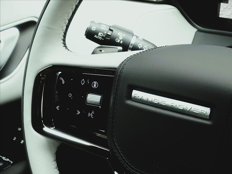 Land Rover Range Rover Velar 3,0 D300 DYNAMIC SE AWD - fotka 14 z 30