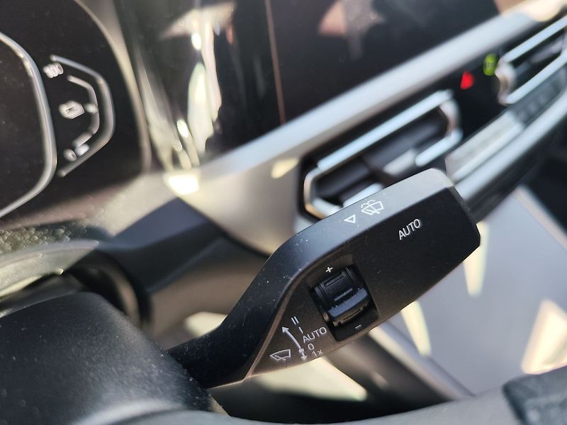 BMW Řada 3 E330/215kW Sportline AT PHEV - fotka 31 z 34