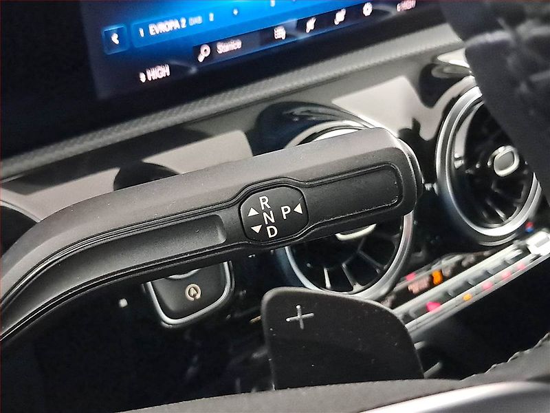 Mercedes-Benz Třídy A (2021) A 180 d - fotka 13 z 22