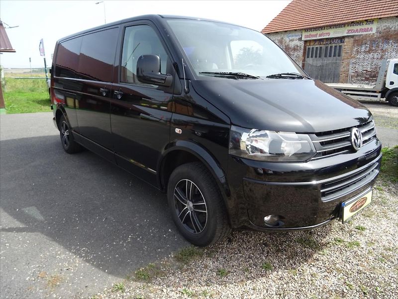 Volkswagen Transporter 2,5 TDi 96 kW Kat. M1 9.Míst - fotka 2 z 15