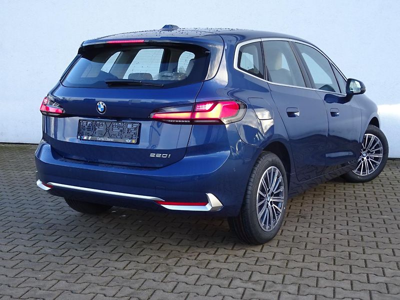 BMW Řada 2 220i Active Tourer - fotka 3 z 7